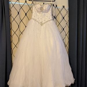 Wedding/ quinceñera formal gown.